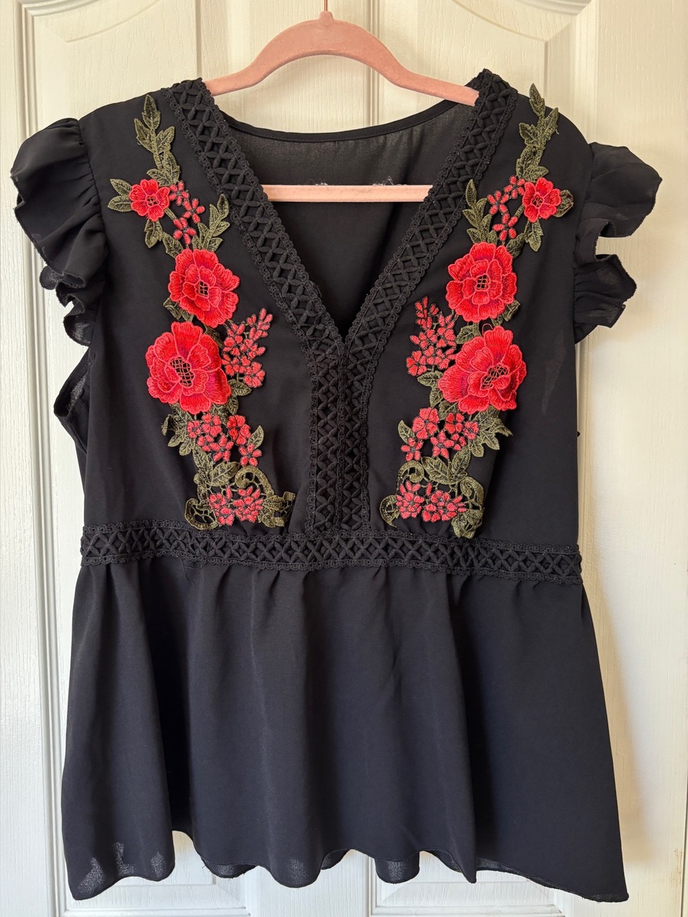 Black Top with Red Roses Appliqué V-Neck Lightweight ~ Women’s 2XL